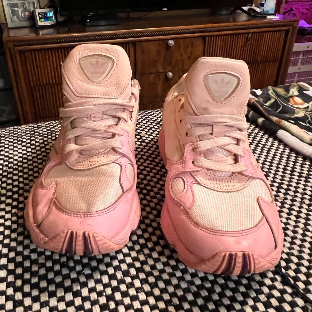 Adidas Sneakers